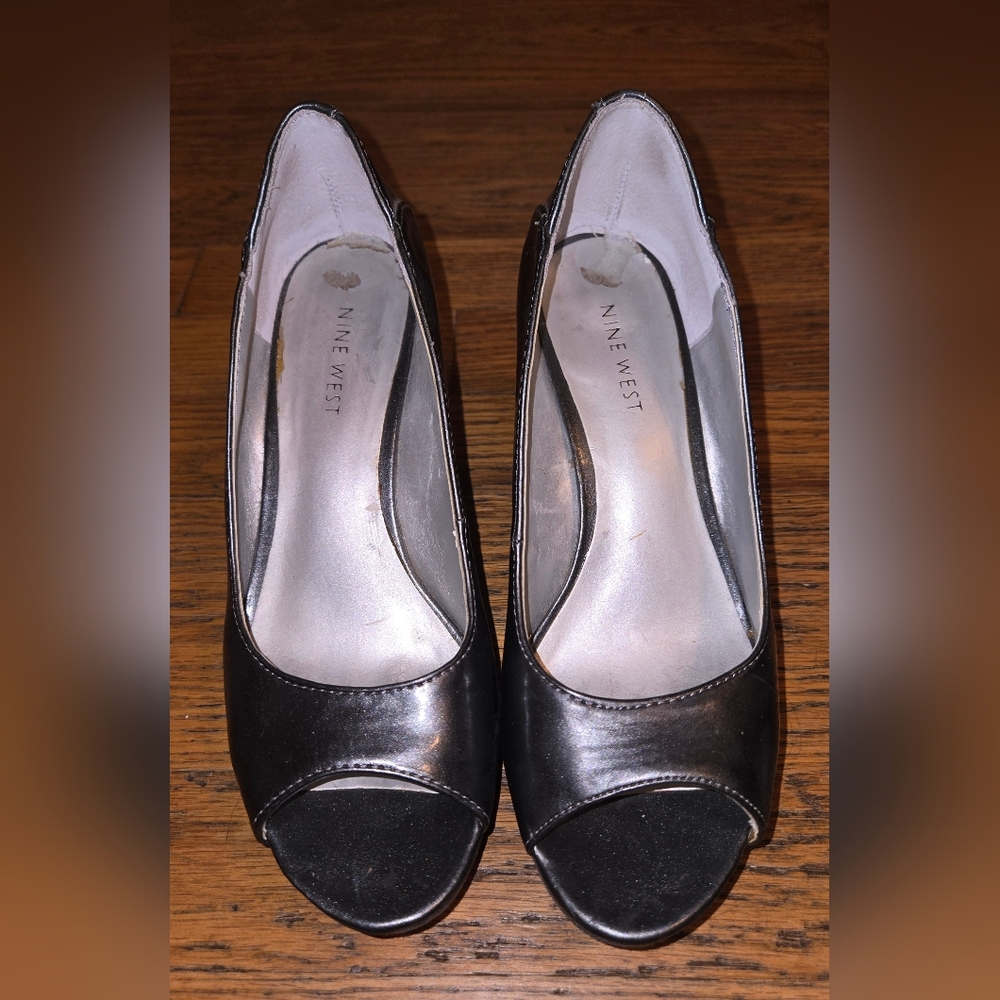 Nine West Metallic Pewter Peep Toe Heels Size 6